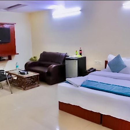 Happy Inn - Near Saket Metro New Delhi Ngoại thất bức ảnh
